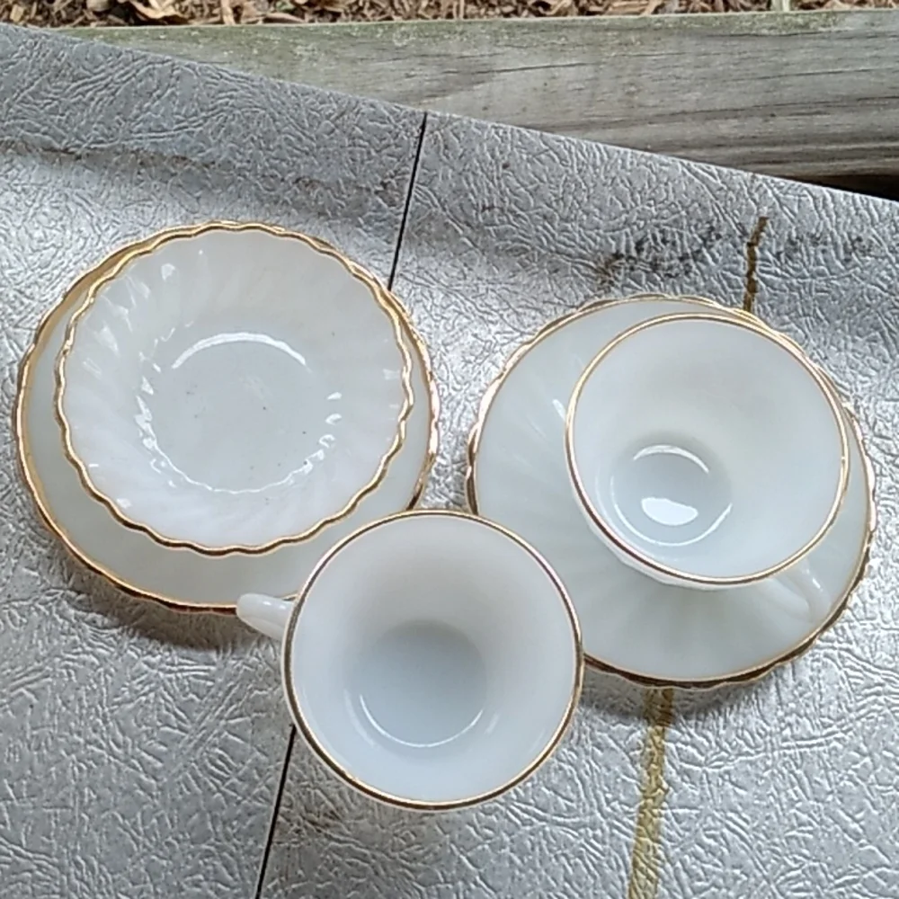 Vintage Anchor ⚓ Hocking milk glass gold scalloped trim 5 pieces